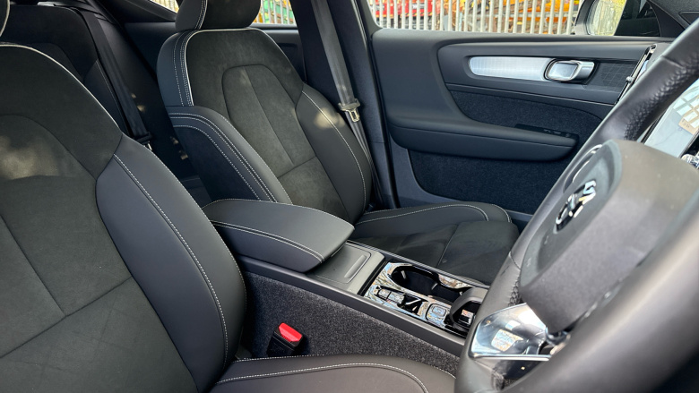 Volvo XC40 2.0 B3P Plus Black Edition 5dr Auto Petrol Estate